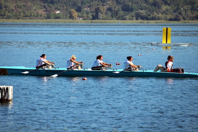 Kürek sporu yapan kızından etkilendi, kulübün lisanslı sporcusu oldu